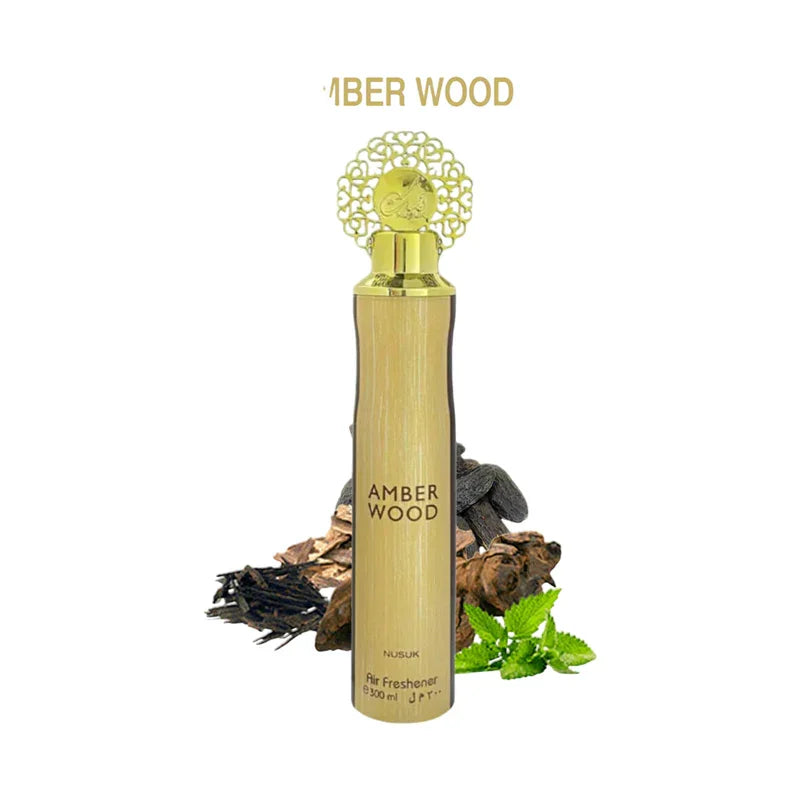 Désodorisant aérien Amber Wood de Nusuk dans un flacon doré élégant avec notes boisées.