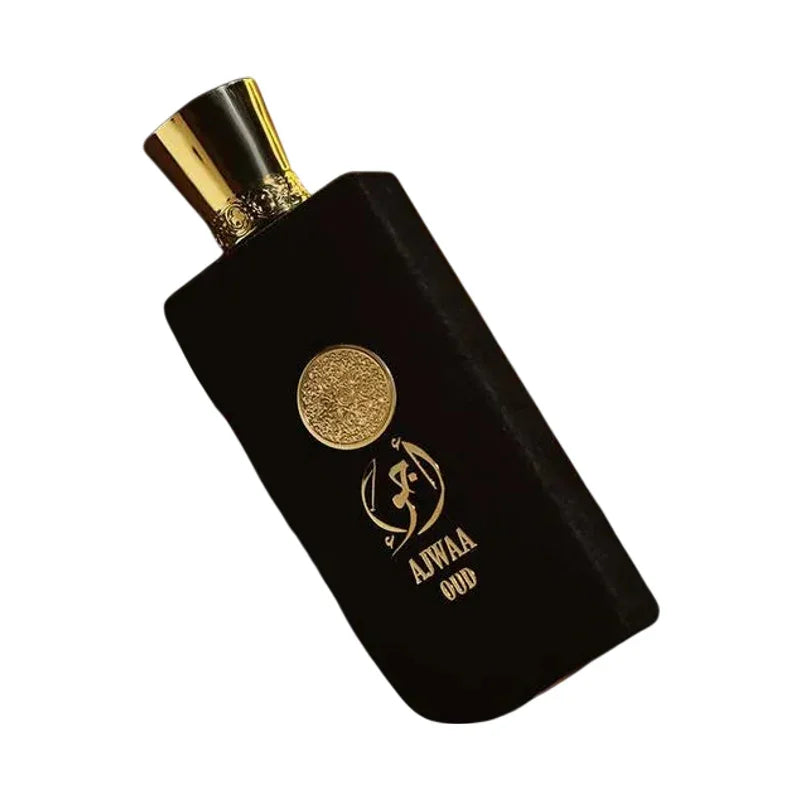 Parfum Ajwaa Oud dans un flacon noir élégant avec bouchon doré