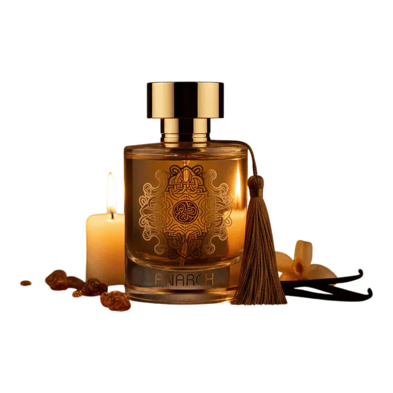 Parfum Anarch dans un flacon doré avec bougie parfumée et gousses de vanille
