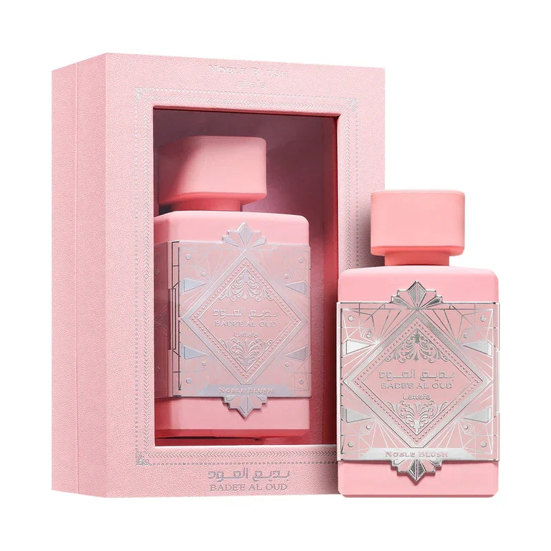 Parfum Noble Blush rose avec boîte élégante et détails argentés