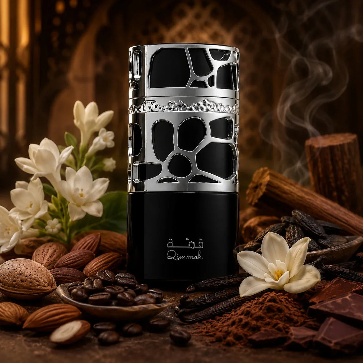 ARVOLA_SHOWCASE — Qimmah for Men Lattafa, photo artistique (amandes, cafe, jasmin, tubereuse, feve tonka, cacao, vanille, bois de santal)