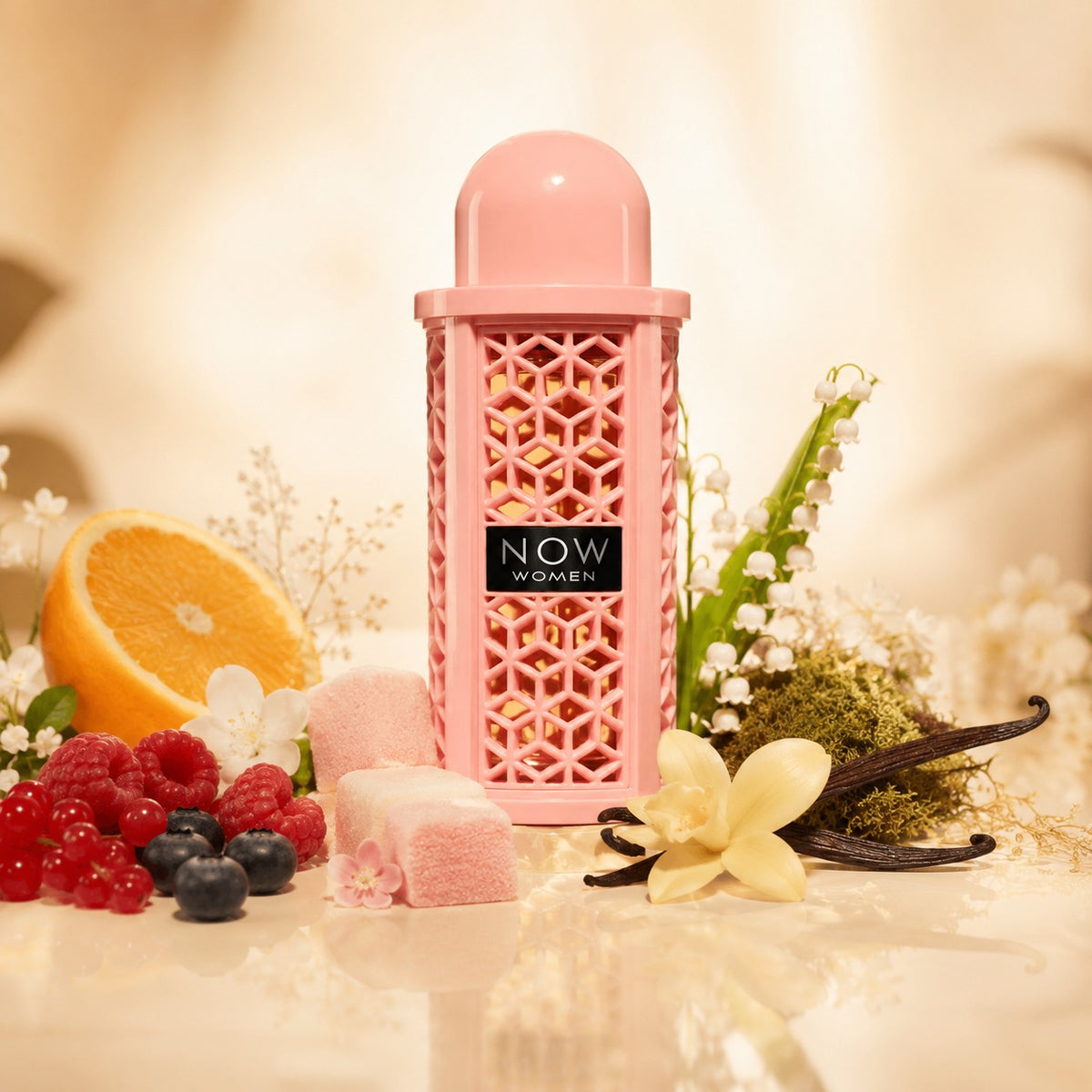 ARVOLA_SHOWCASE — Rave Now Women Rave, photo artistique fond clair (fruits rouges, orange, guimauve, muguet, jasmin, vanille, musc, mousse)