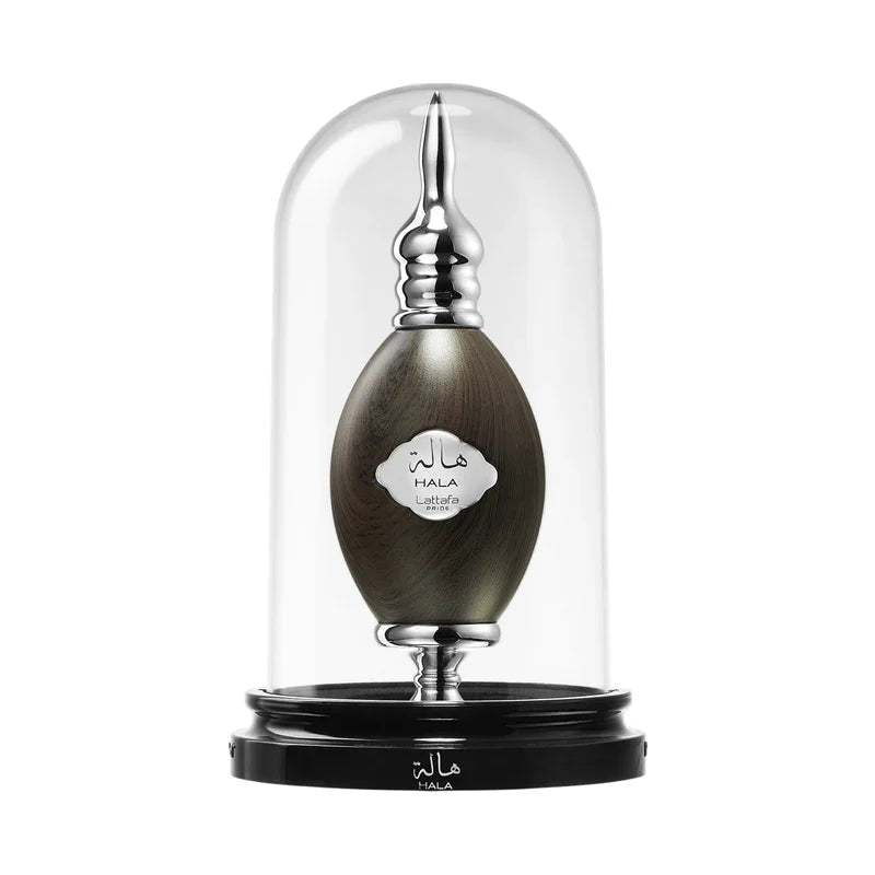 Parfum Hala de Lattafa présenté dans une cloche en verre élégante.