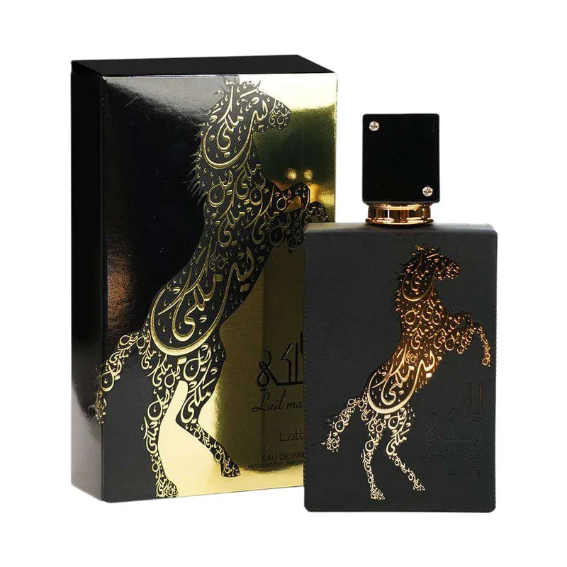 Flacon de parfum noir et boîte dorée avec motif de cheval en calligraphie arabe