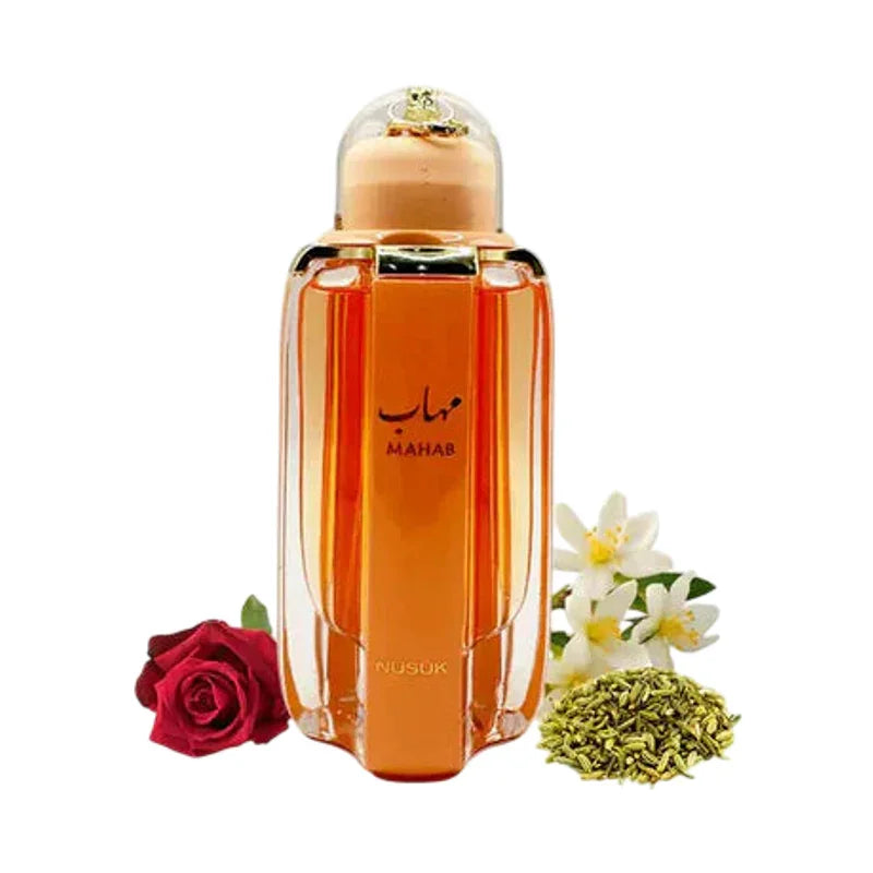 Parfum Mahab de Nusuk dans un flacon ambré avec rose rouge et fleurs de jasmin.