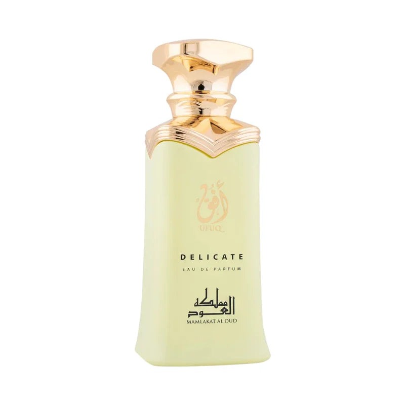 ARVOLA_SHOWCASE — Ufuq Delicate, photo artistique (bergamote, fleurs blanches, safran – apportent fraîcheur et délicatesse dès le départ, oud, jasmin, rose – cœur aromatique subtil qui séduit sans être trop intense, ambre, musc, bois de santal – sillage dura