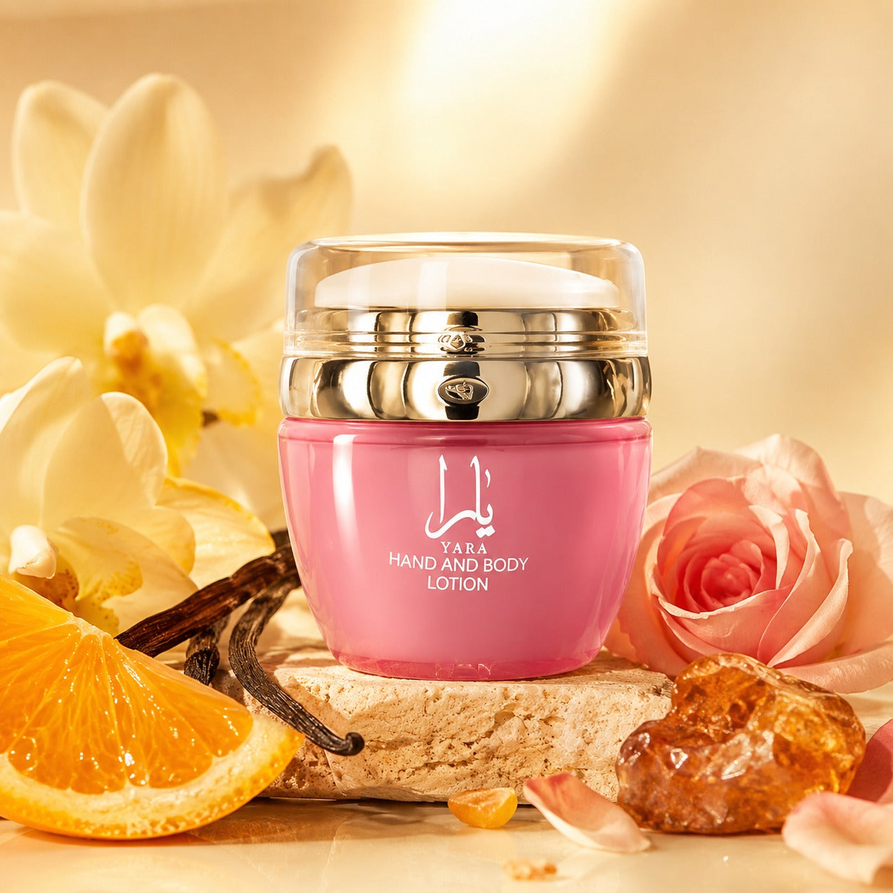 ARVOLA_SHOWCASE — Yara Lotion, photo artistique (Découvrez la lotion Yara par ARD AL ZAAFRAN, un soin luxueux pour votre peau. Présentée dans un format pratique de 30 grammes, cette lotion est conçue pour nourrir et hydrater en profondeur. Sa formule raffiné