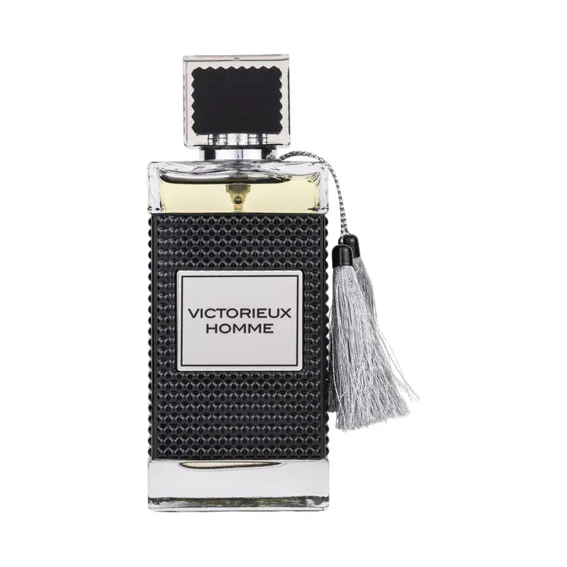 Flacon de parfum Victorieux Homme avec texture noire et pompon argenté