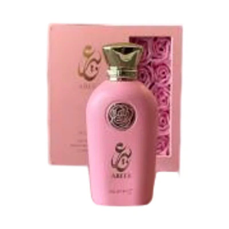 Flacon de parfum rose avec bouchon doré et son coffret cadeau floral.