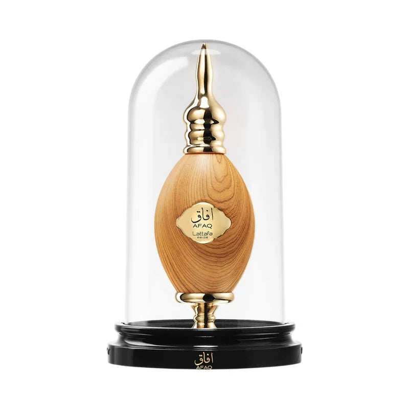 Flacon de parfum Lattafa AFAQ en bois et doré sous une cloche en verre élégante