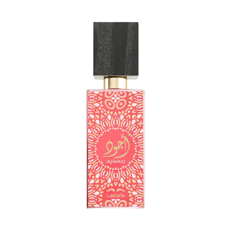 Parfum Ajwad de Lattafa dans un flacon décoratif rose aux motifs orientaux dorés