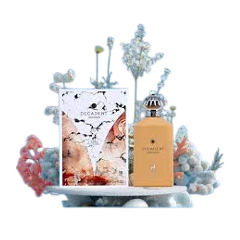 Parfum Decadent en flacon ambré et son coffret décoratif aux motifs marbrés.