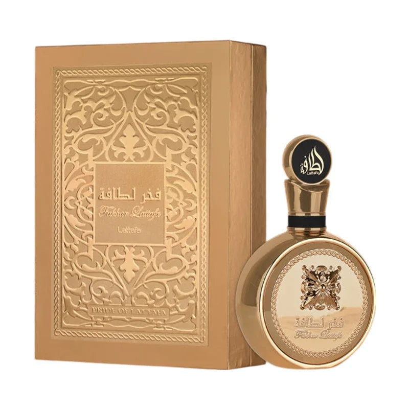 Parfum Fakhra Lattafa dans son coffret doré élégant avec motifs arabesques.