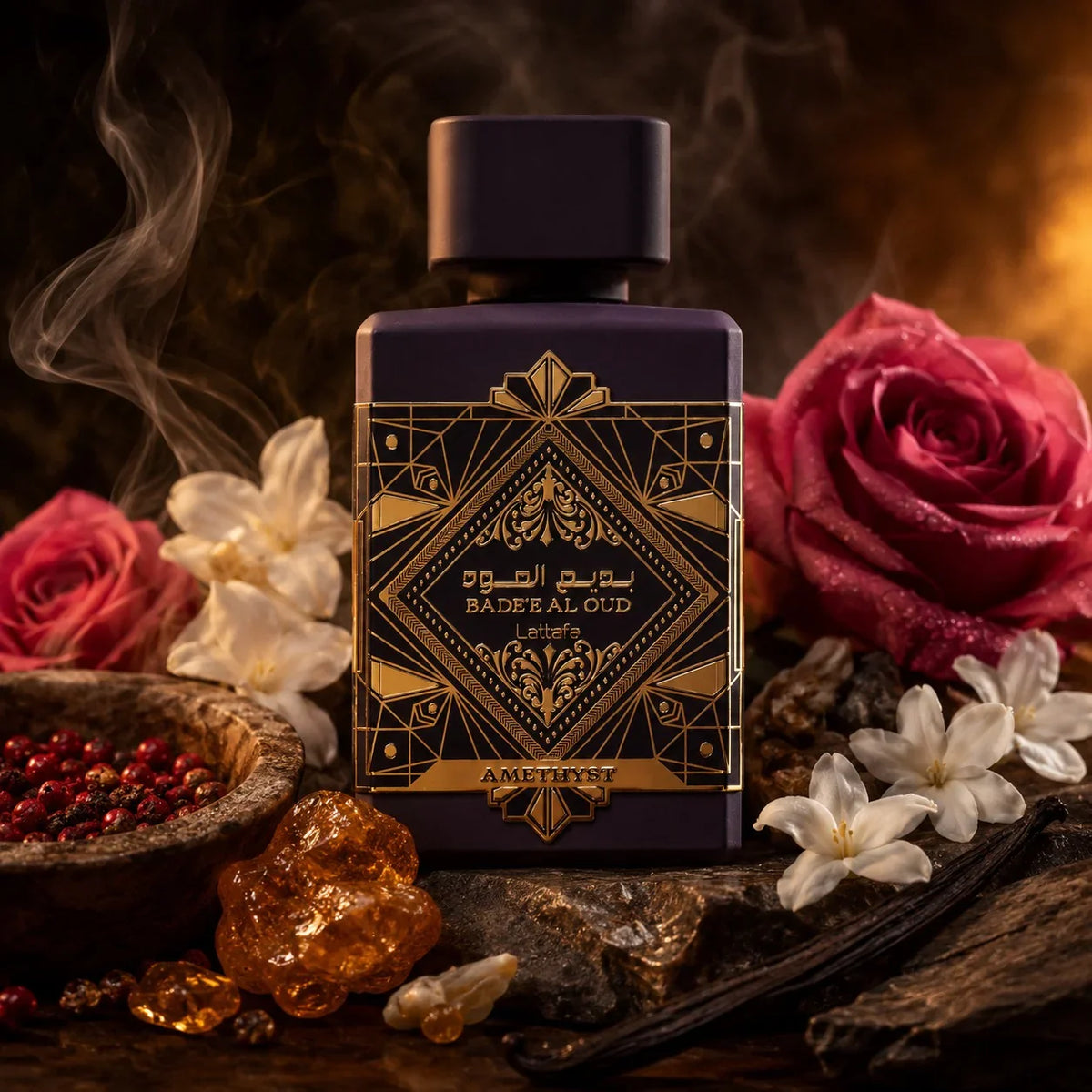 ARVOLA_SHOWCASE — Badee Al Oud Amethyst Lattafa, photo artistique (poivre rose, bergamote, rose de Turquie, rose bulgare, jasmin, bois d'agar, ambre, vanille)
