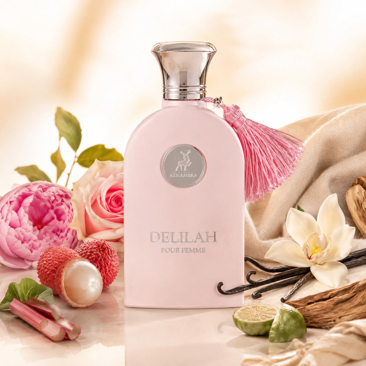 ARVOLA_SHOWCASE — Delilah Pour Femme Maison Alhambra, photo artistique fond clair (litchi, rhubarbe, bergamote, rose turque, pivoine, vanille, cachemire, bois de cèdre, musc)