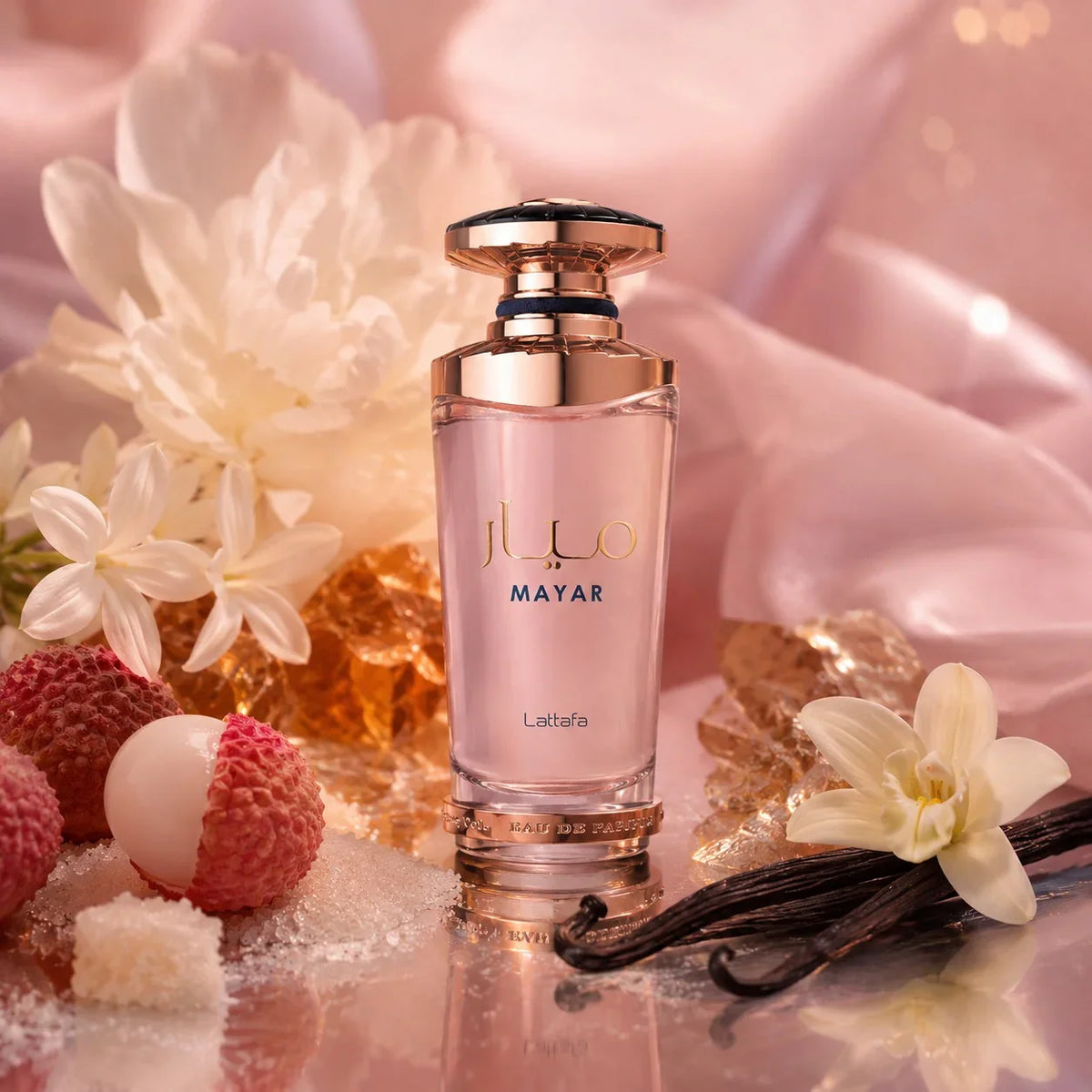 ARVOLA_SHOWCASE — Mayar Lattafa, photo artistique (fleur de litchi, sucre, fleurs blanches, ambre, vanille, musc)