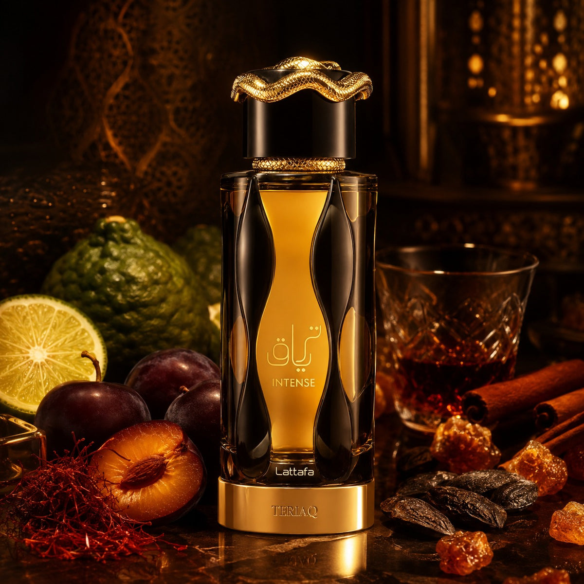ARVOLA_SHOWCASE — Teriaq Intense Lattafa, photo artistique (bergamote, safran, prune, liqueur, cannelle, feves de tonka, ambre, benzoine)