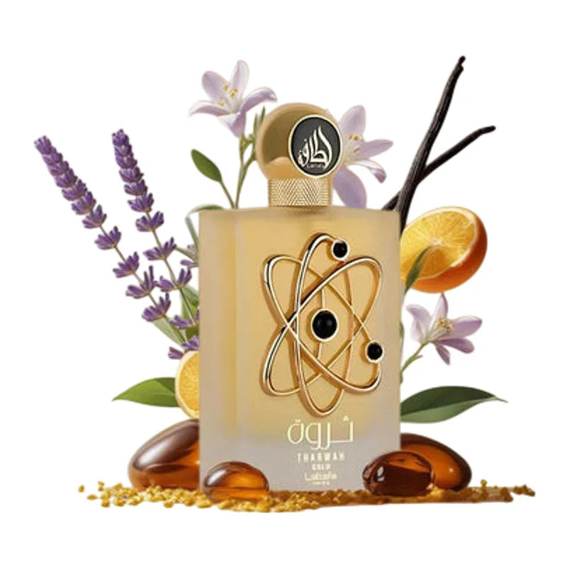 Parfum Thaerwah Gold de Lattafa entouré de lavande, fleurs blanches et tranches d'orange.