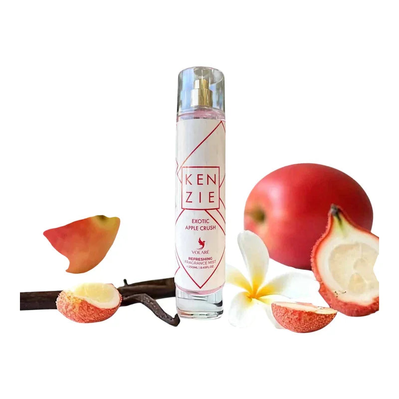 Brume parfumée Exotic Apple Crush de Kenzie entourée de fruits exotiques et fleurs blanches.