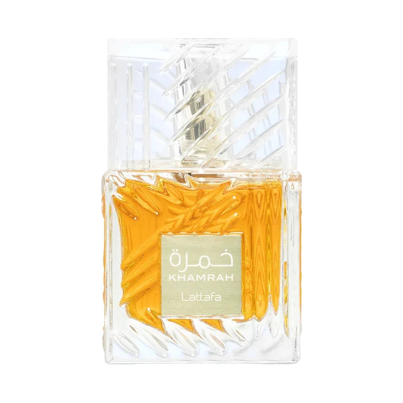 Parfum Lattafa Khamrah dans un flacon en verre sculpté au jus ambré.
