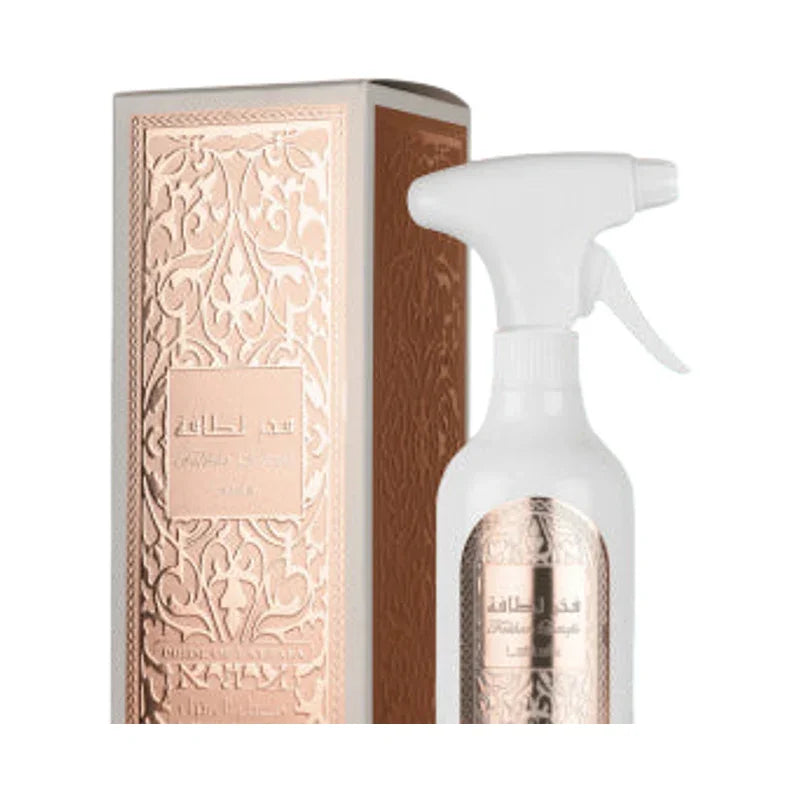 Spray parfumé élégant avec boîte décorative rose doré, design luxueux et détails arabesques