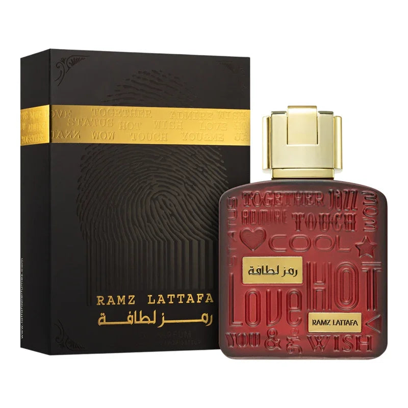 Parfum Ramz Lattafa pour homme, flacon rouge et boîte noire, design élégant avec motifs texturés et dorés