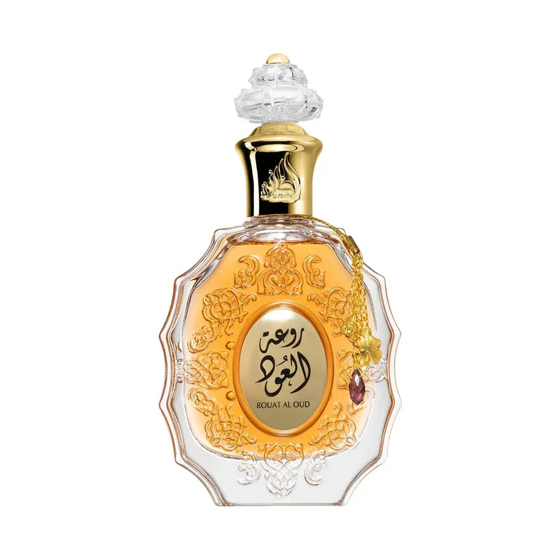 Parfum Rouat Al Oud, flacon orné d'arabesques dorées et de détails précieux, parfum oriental luxueux