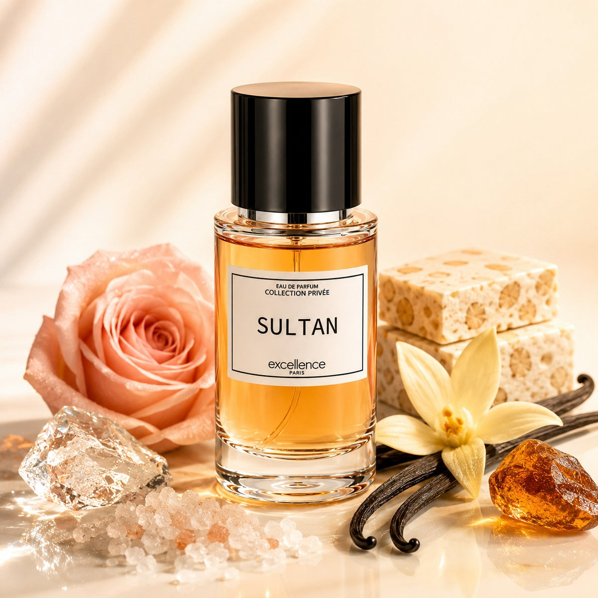 ARVOLA_SHOWCASE — Sultan White, photo artistique (SULTAN est une fragrance raffinée et puissante, où la fraîcheur minérale rencontre une gourmandise subtile. Les notes de tête salines et ozonées offrent une ouverture aérienne et moderne. Le cœur associe la r