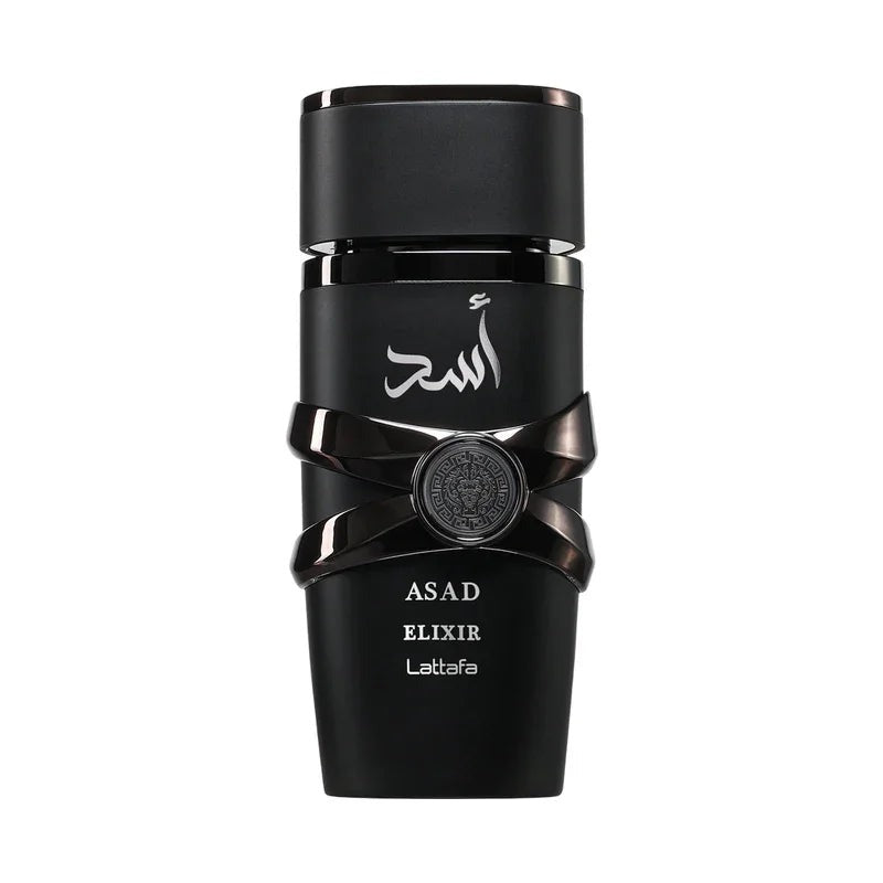 ARVOLA_SHOWCASE — Asad Elixir, photo artistique (Poivre rose, Safran, Pamplemousse, Bois de cèdre, Tabac, Vanille, Bois de cachemire, Résine oliban, Patchouli, Ambre Profil olfactif – Asad Elixir Une fragr)