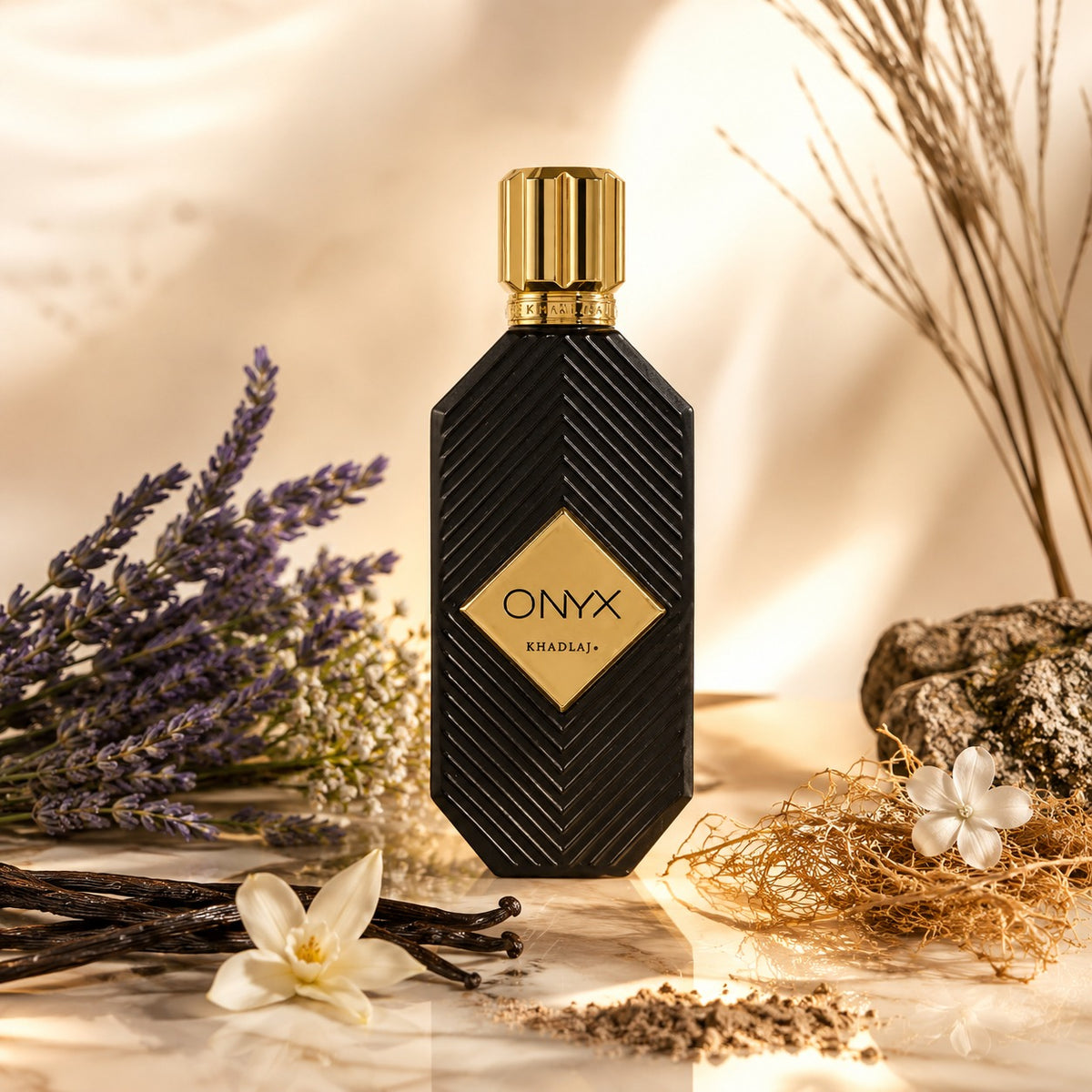 ARVOLA_SHOWCASE — Onyx Gold, photo artistique (Notes aromatiques, Vanille, Lavande, Notes poudrées, Vétiver, Musc)