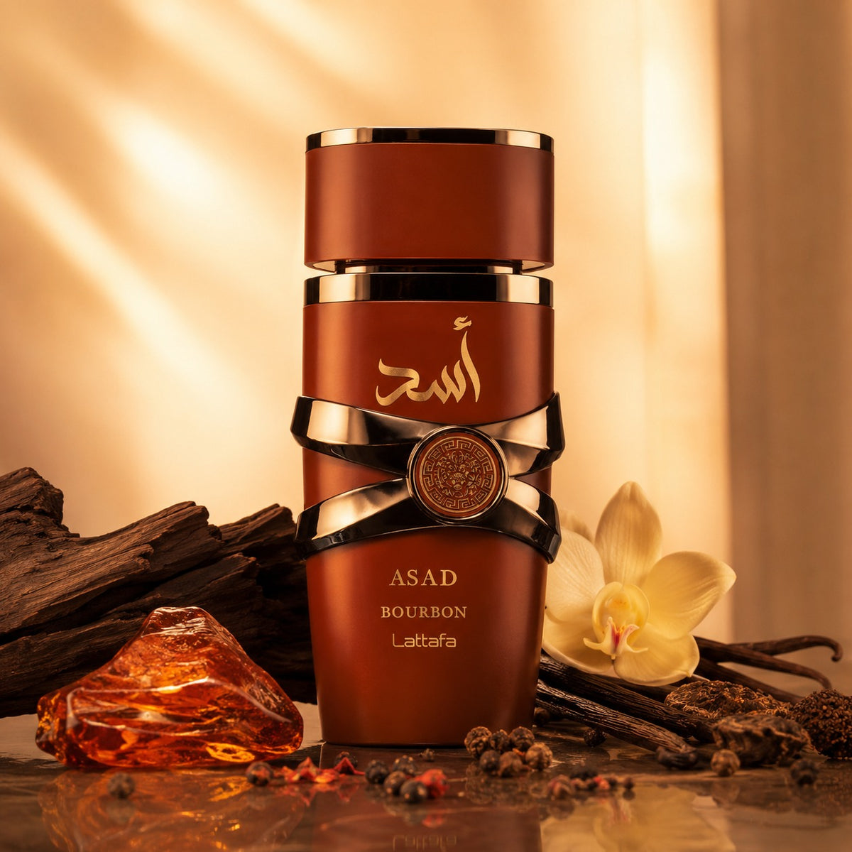ARVOLA_SHOWCASE — Asad Bourbon, photo artistique (fragrance est soigneusement conçue pour ceux qui apprécient les notes boisées et ambrées avec une touche de douceur subtile. Idéale pour toutes les occasions, elle vous enveloppe d'une aura de distinction et 