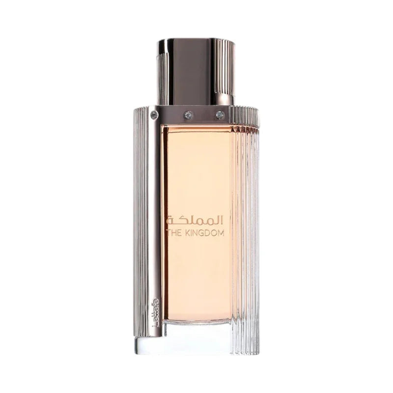 Parfum The Kingdom avec flacon élégant et liquide doré, design luxueux et détails fins
