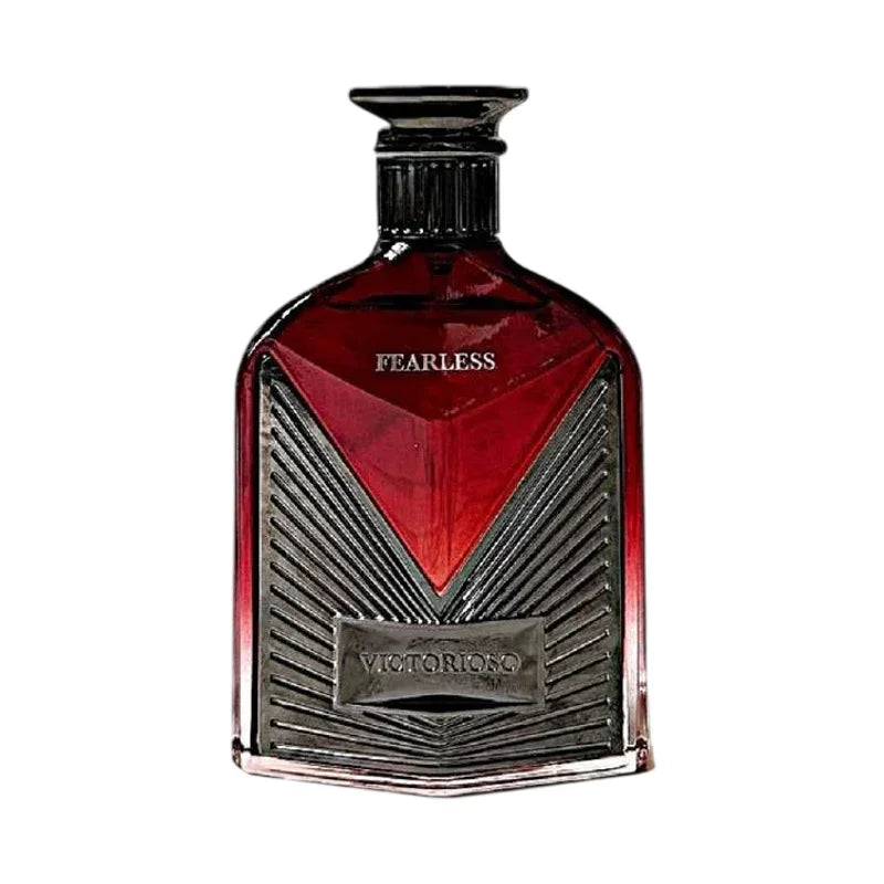 Flacon de parfum rouge avec inscription Fearless et Victorio, design élégant et géométrique