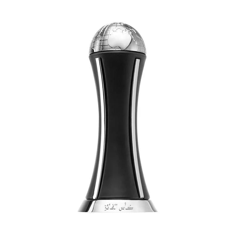 Flacon de parfum noir élégant avec globe argenté et inscription arabe, design luxueux